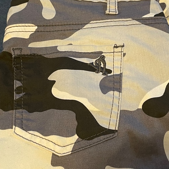 NWOT VIP Jeans Woman's Grey Black White Camo Stretch Denim - Picture 2 of 6